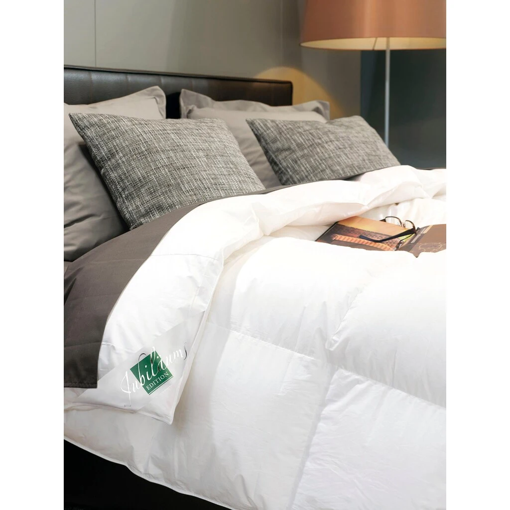 HANSKRUCHEN Daunenbettdecke »Jubiläums EDITION«, Extraleicht, Füllung 90% Daunen, 10% Federn, (1 St.), Durch Das Institut Wessling Mit Dem Siegel Grüne Gans® Ausgezeichnet!*