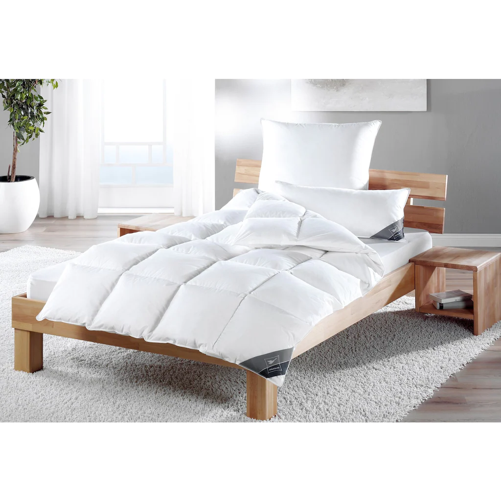 Haeussling 3-Kammer-Kopfkissen »Kuscheltraum«, Füllung: Außenkammern Mit 60% Daunen, 40% Federn, Bezug: 100% Baumwolle, (1 St.), Mit - Hausstaub- & Milbenbarriere – Bild 5