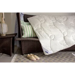 Billerbeck Naturfaserbettdecke »Bari Superlight«, Leicht, Bezug 100% Baumwolle, (1 St.)